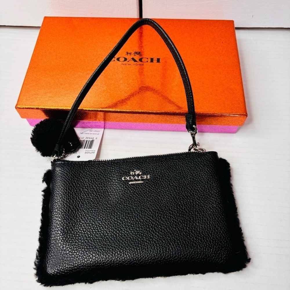 New COACH Black Shearling Trim Pebbled Leather Wristlet - Picture 5 of 6